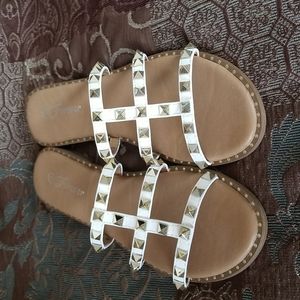 Size 9 Forever sandals